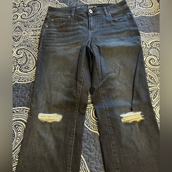 Inc Blue Jeans size 8 frayed patches on legs and cuff of Jean💙 - Picture 7 of 16